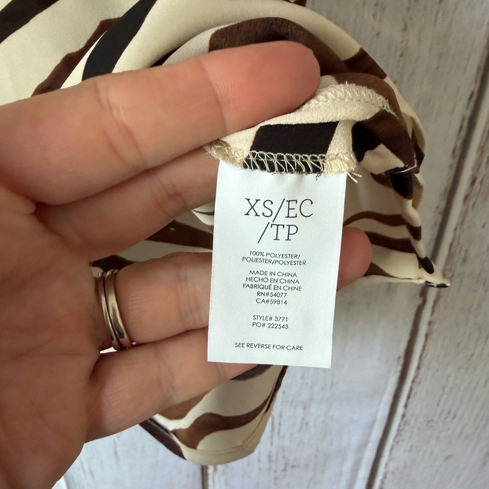 Cabi Simone Zebra Print Flutter Sleeve V-Neck Blouse XS - Picture 3 of 5